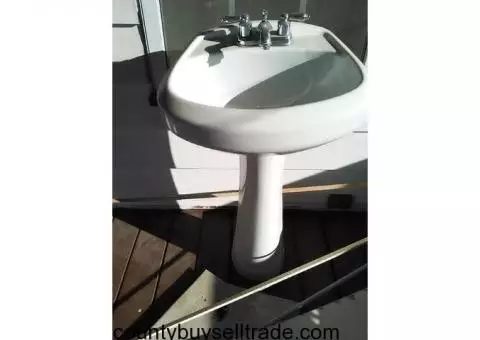 pedestal sink bathroom